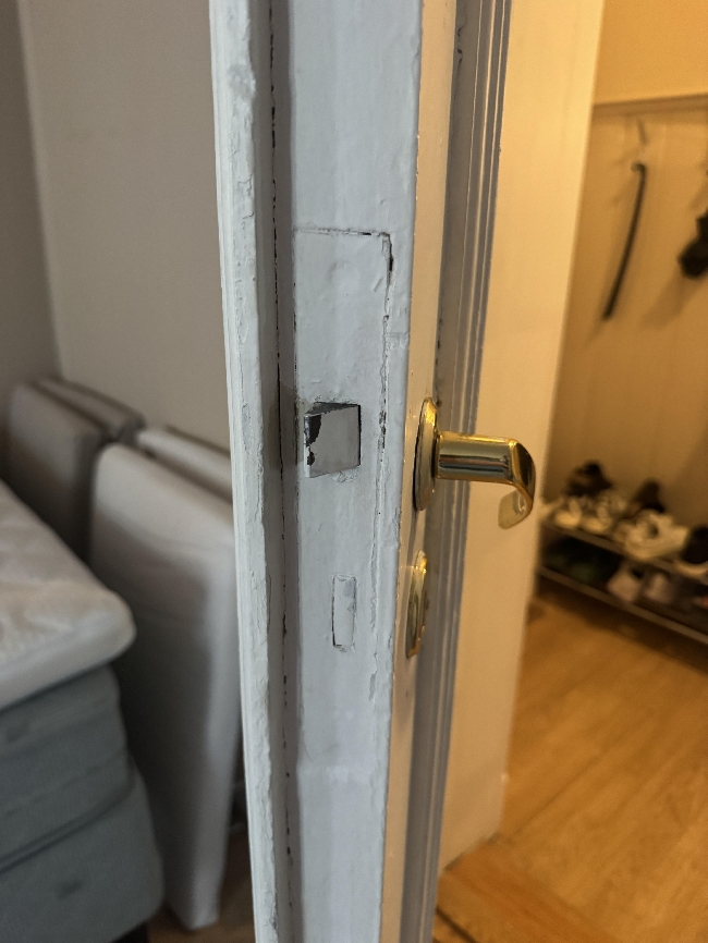 Bytte lånekasse i gammel fløydør