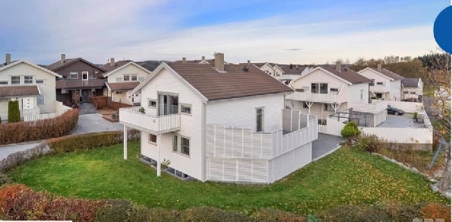 Skifte 4 vannbord på hus