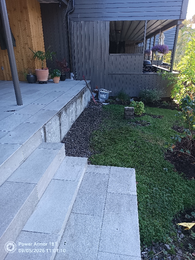 betong platting foran en mur
