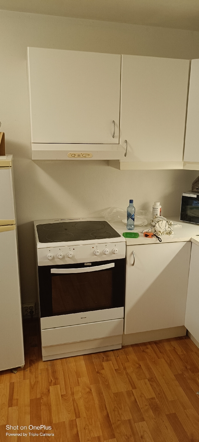 Maling av tak og vegger i kjøkken (8m2)