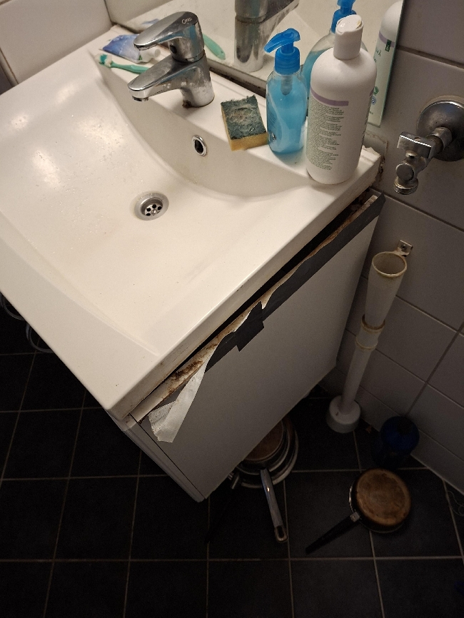 montering avbaderomsinnredning (underskap)