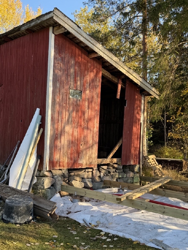 Stabilisering av eldre uthus/bygg