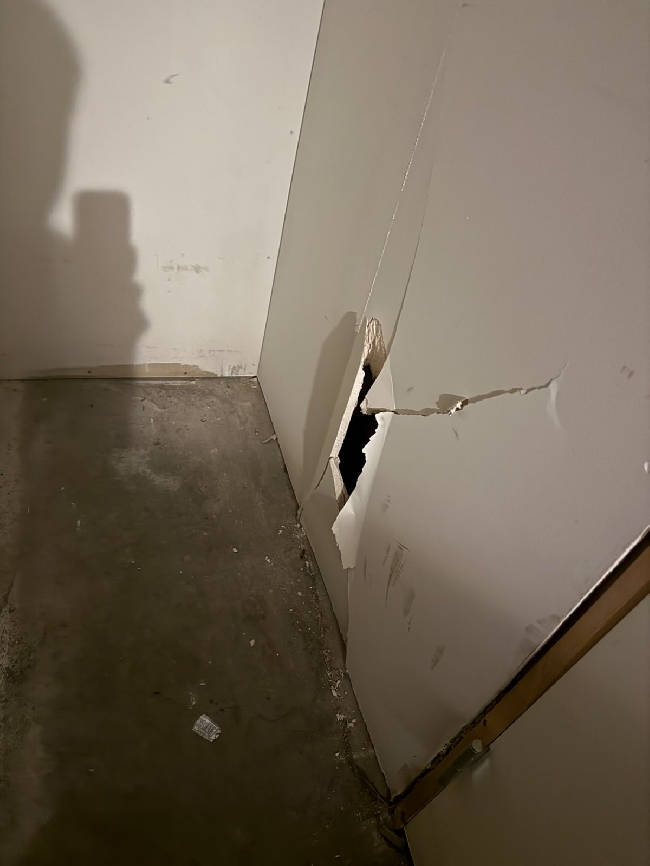 Reparere gipsvegg i garasje (ca. 100 x 60 cm) – Oslo sentrum