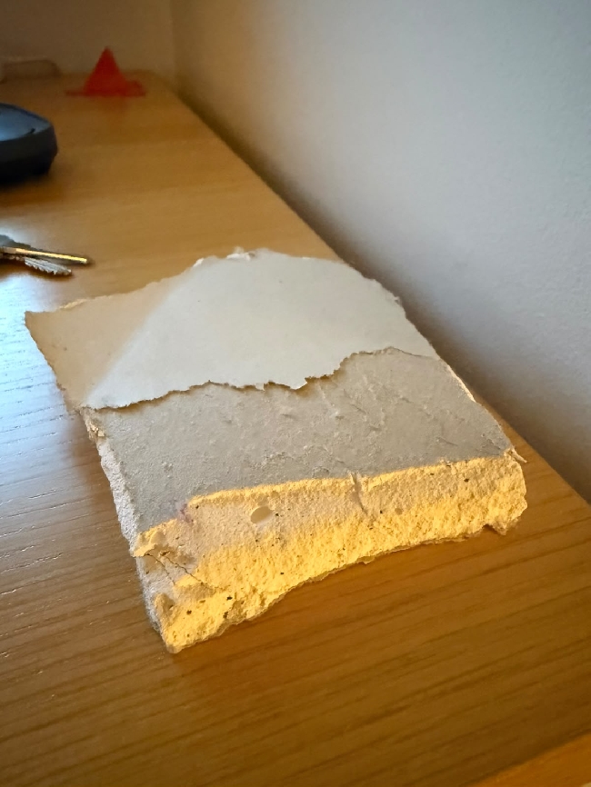 Reparere gipsvegg i garasje (ca. 100 x 60 cm) – Oslo sentrum